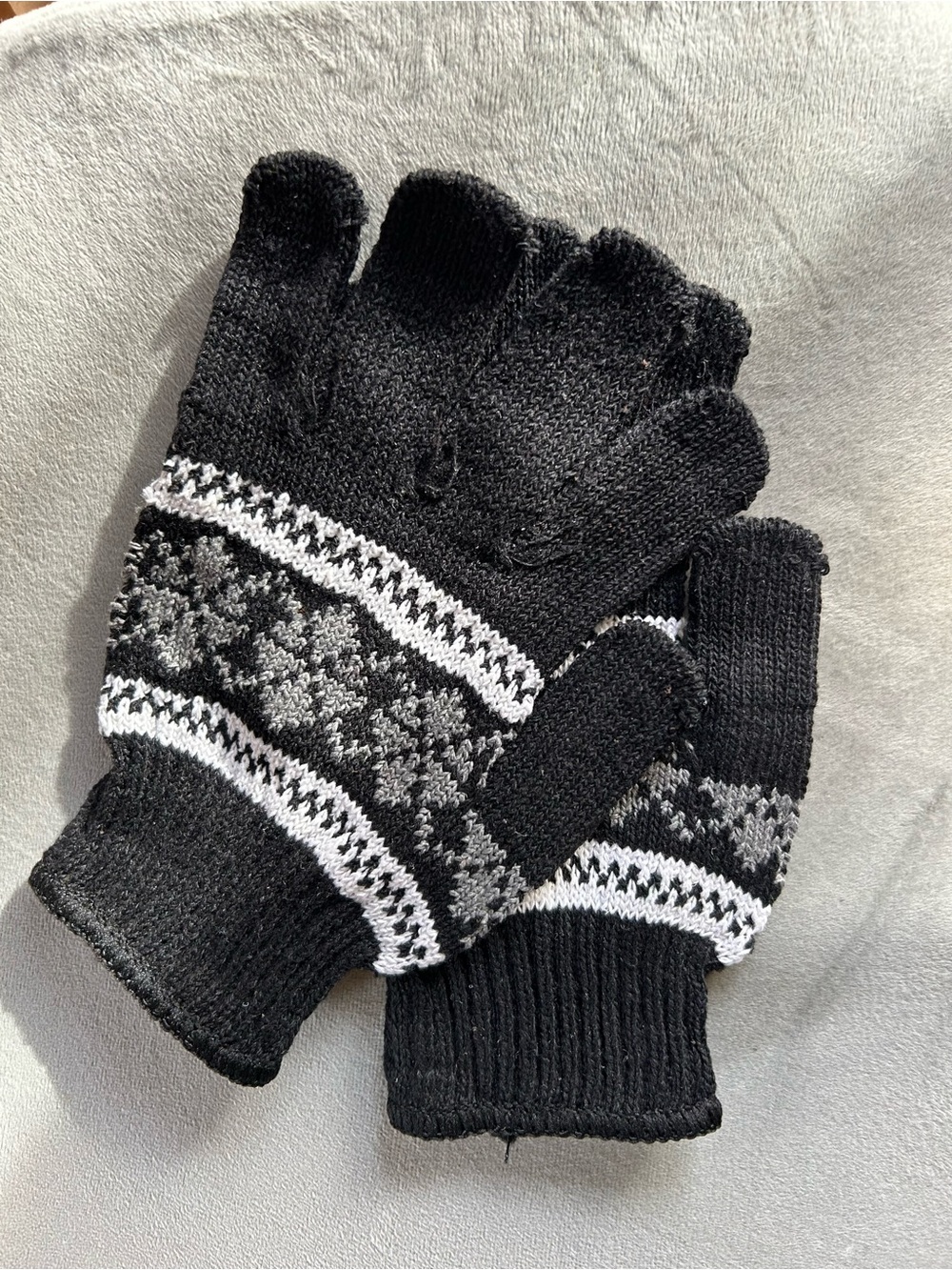 ✨ NEW Black Knit Fingerless Gloves with Snowflake Pattern